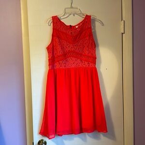 Vibrant Sleeveless Lace Dress